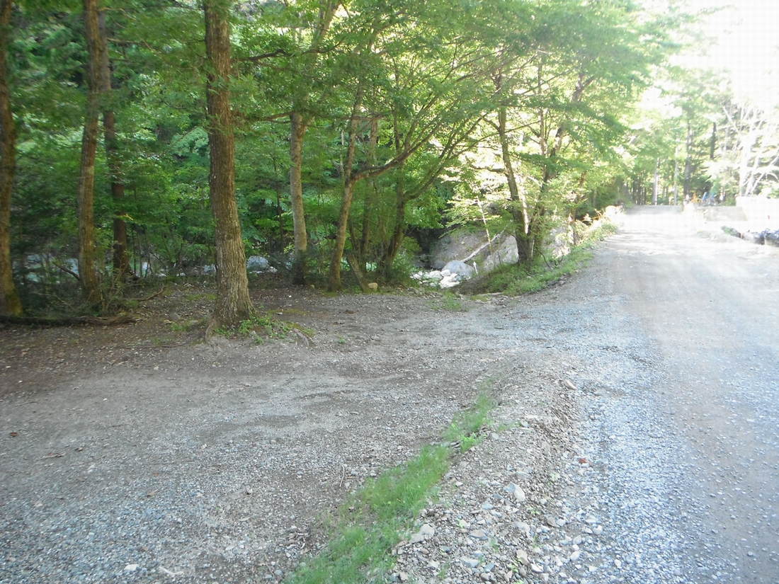 山梨の自然渓流の釣り場、鹿留川(ししどめがわ)のポイントを写真で紹介